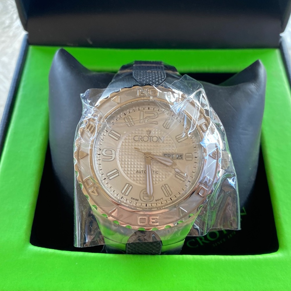 Brand new mens croton silver watch.